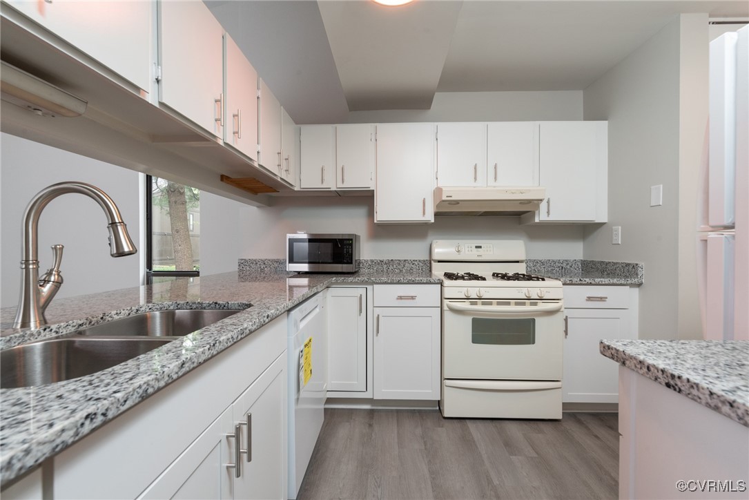 11914 West Briar Patch Drive Midlothian, VA 23113 - Photo 3 of 29