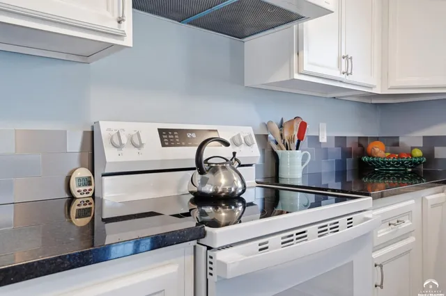 $329,900 | 3018 Topeka Lane, Lawrence, KS 66047