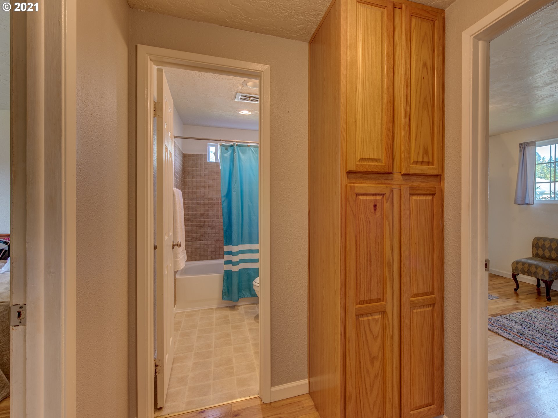 756 North 23rd Street Springfield, OR 97477 - Photo 14 of 22 a view of a bathroom from a hallway
