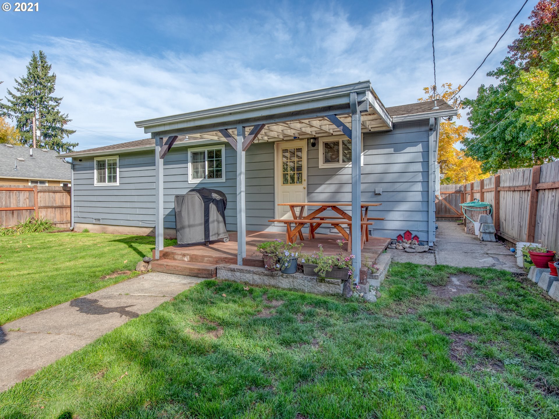 756 North 23rd Street Springfield, OR 97477 - Photo 15 of 22 a backyard of a house with table and chairs