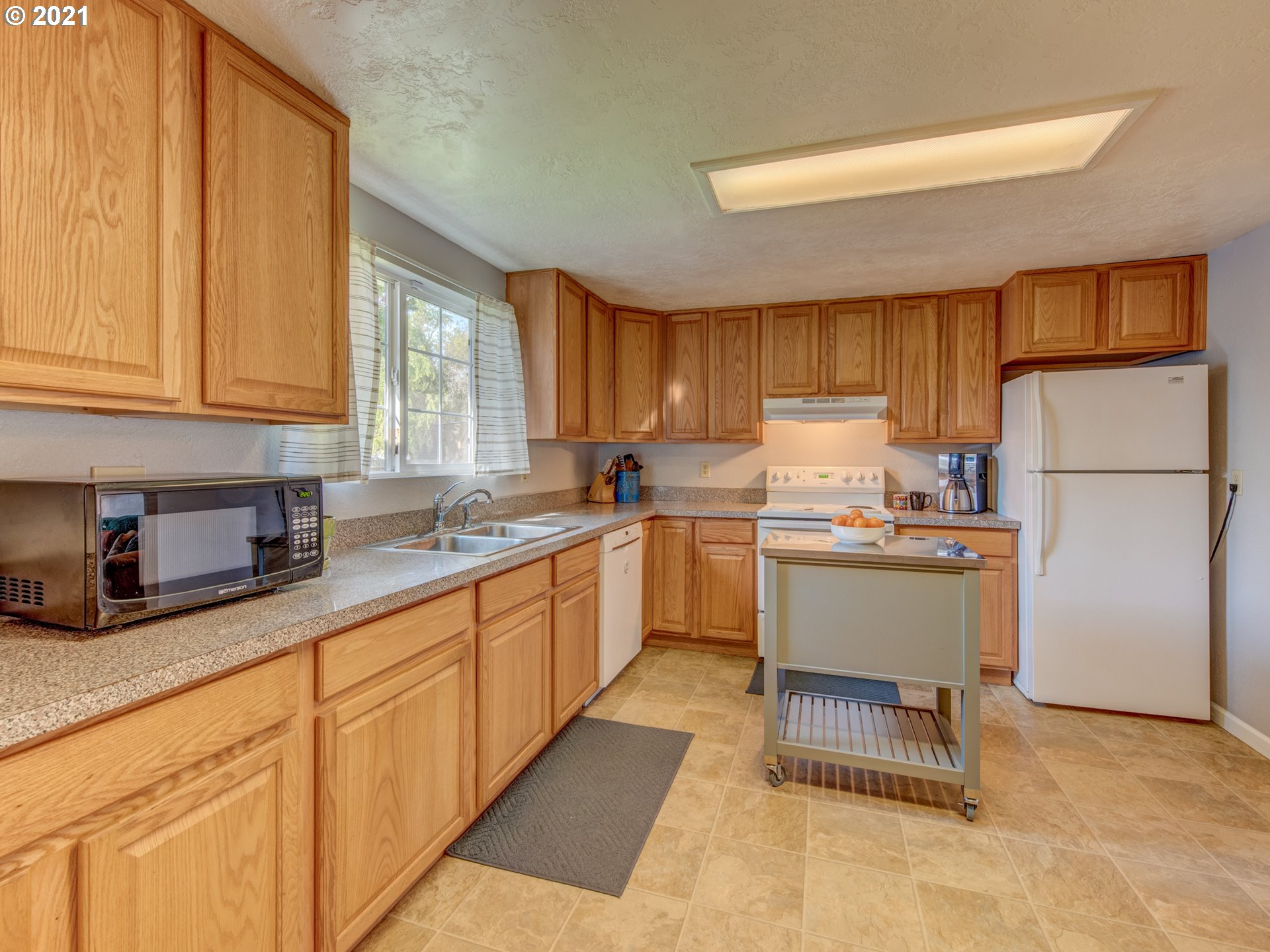 756 North 23rd Street Springfield, OR 97477 - Photo 5 of 22 a kitchen with granite countertop a refrigerator stove top oven and sink