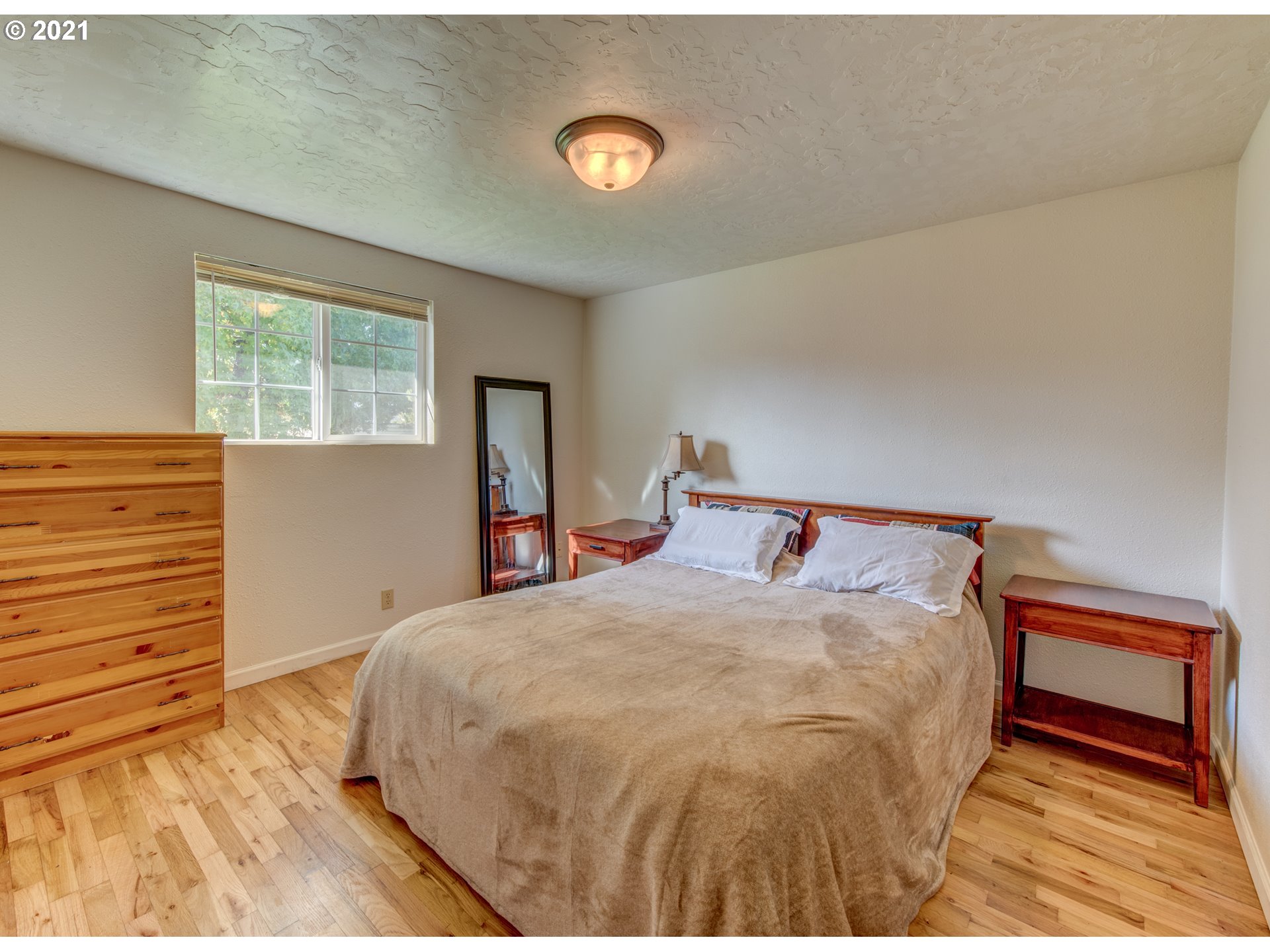 756 North 23rd Street Springfield, OR 97477 - Photo 8 of 22 a bedroom with a bed and a window