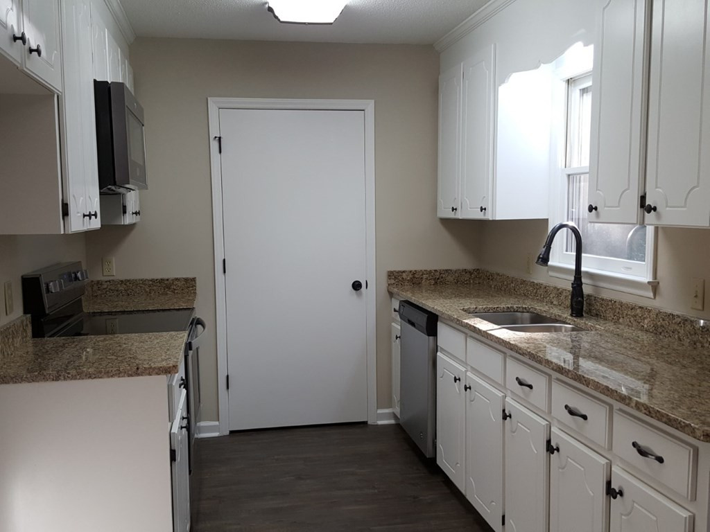 409 Pascal Drive Greenwood, SC 29649 - Photo 4 of 20