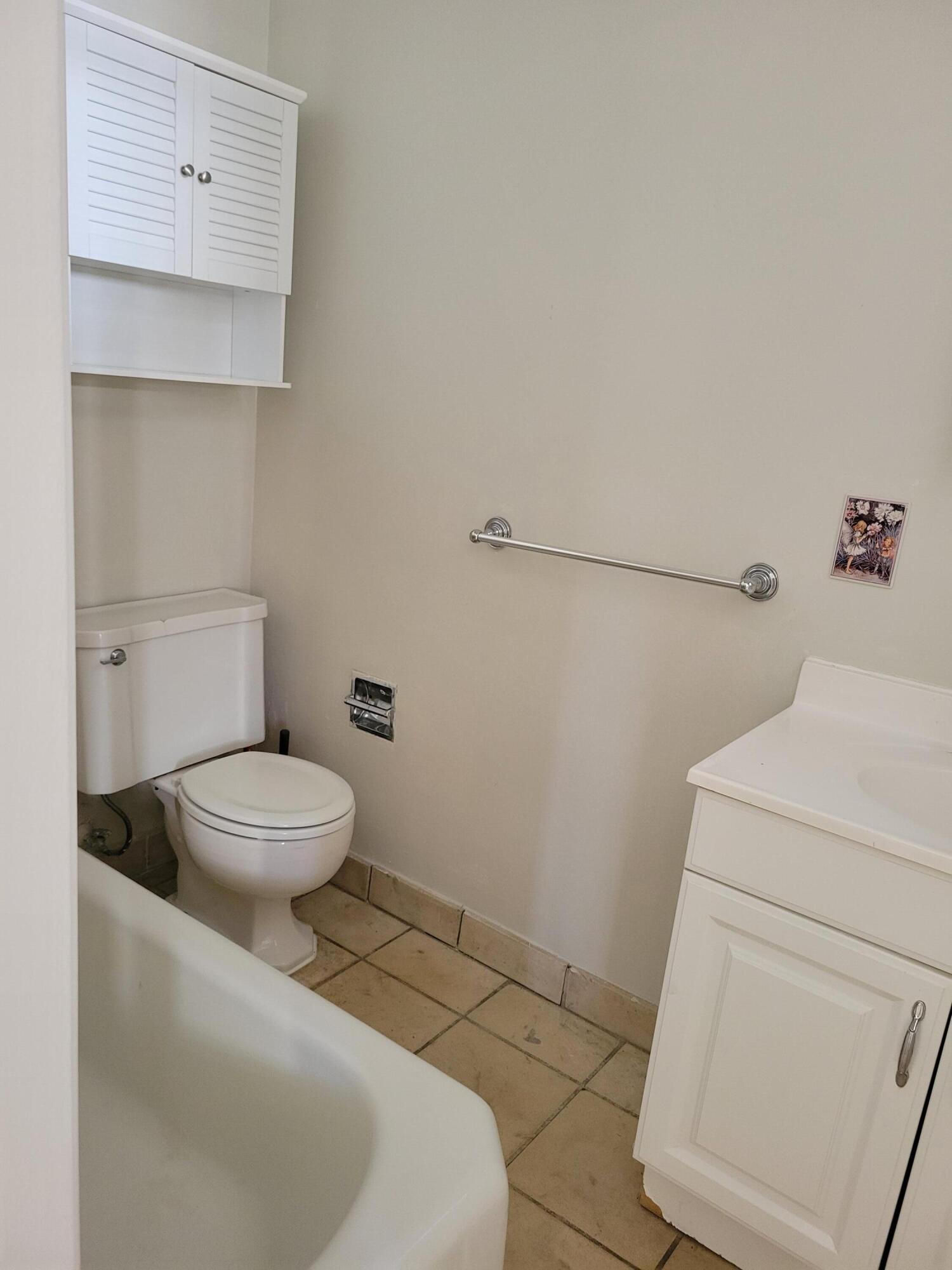 361 South County Road, Unit 4 Palm Beach, FL 33480 - Photo 6 of 6 Bathroom