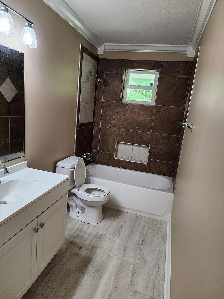 3836 Youngstown Road Chattanooga, TN 37406 - Photo 4 of 7 a bathroom with a sink a toilet and tub