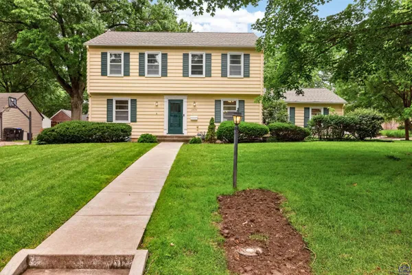 $350,000 | 3535 Southwest Avalon Lane, Topeka, KS 66604