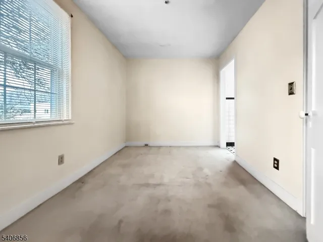 $1,695 | 416 Front Street, Belvidere, NJ 07823