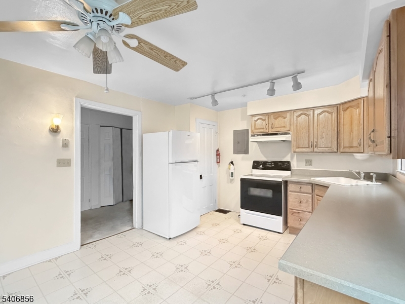 416 Front Street Belvidere, NJ 07823 - Photo 8 of 14