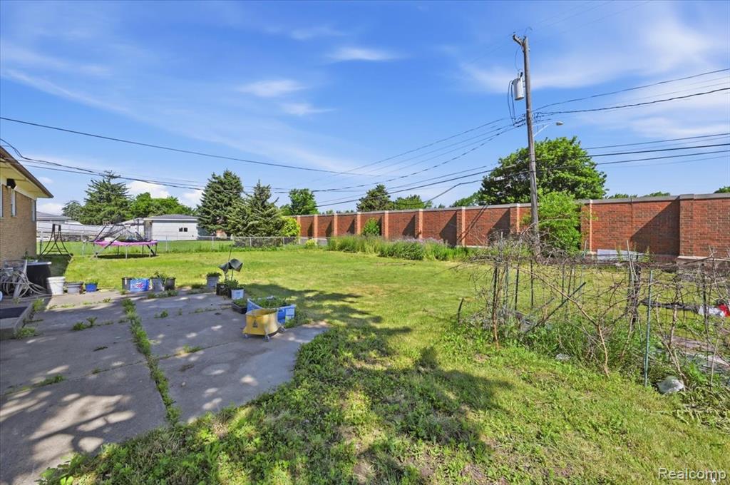 8565 Potomac Street Center Line, MI 48015 - Photo 29 of 33
