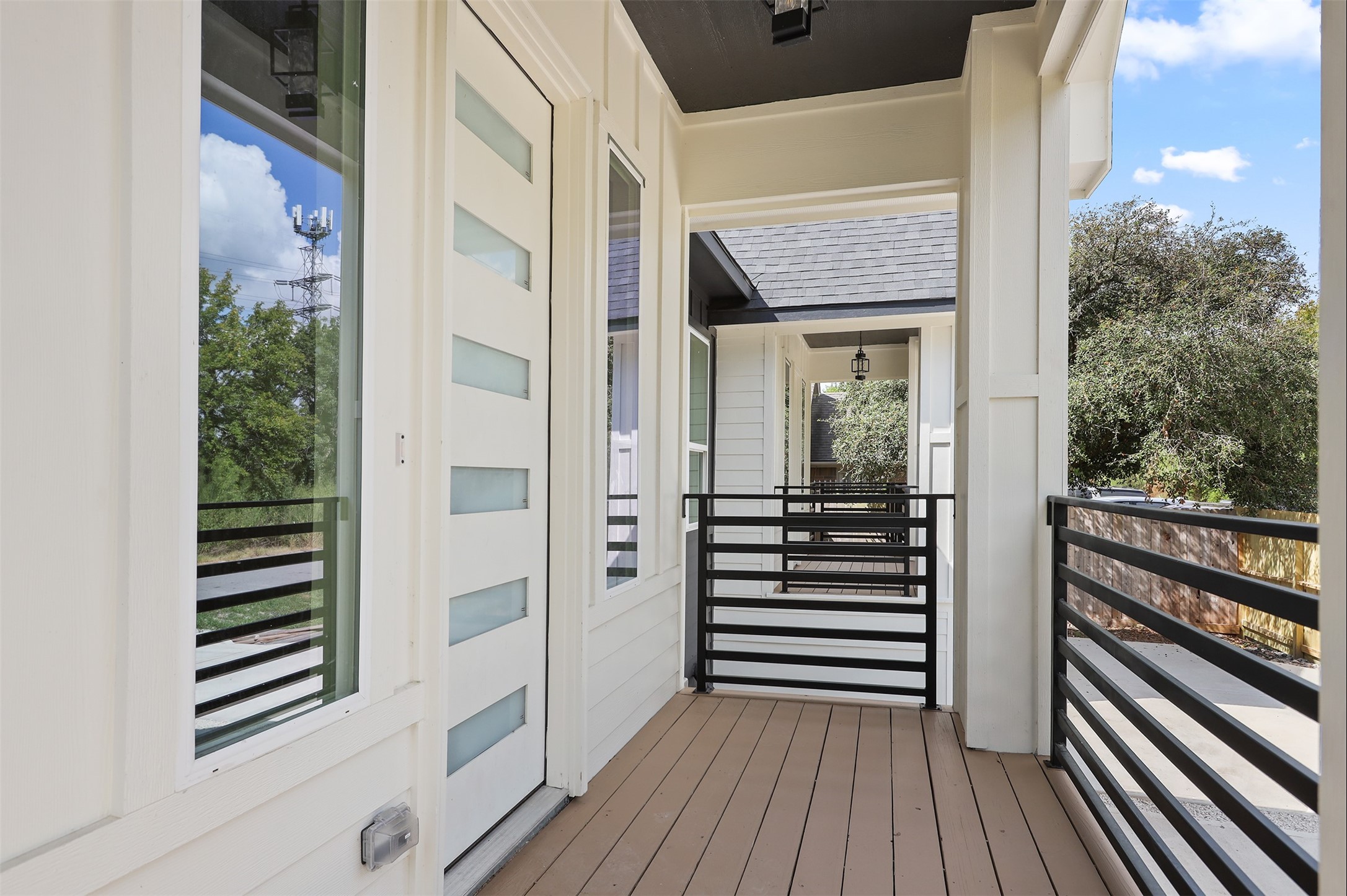4728 Sunbeam Street Houston, TX 77033 - Photo 3 of 18 Porch
