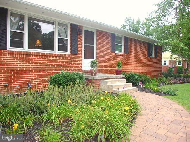 915 Hillcrest Road Hanover, MD 21076 - Photo 11 of 30 Exterior (Front)