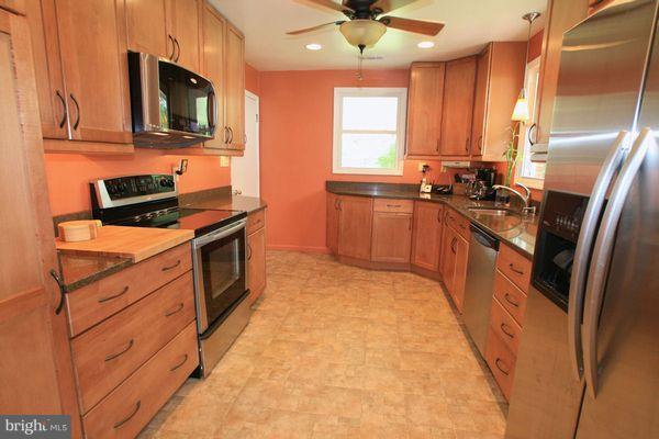 915 Hillcrest Road Hanover, MD 21076 - Photo 19 of 30 Kitchen
