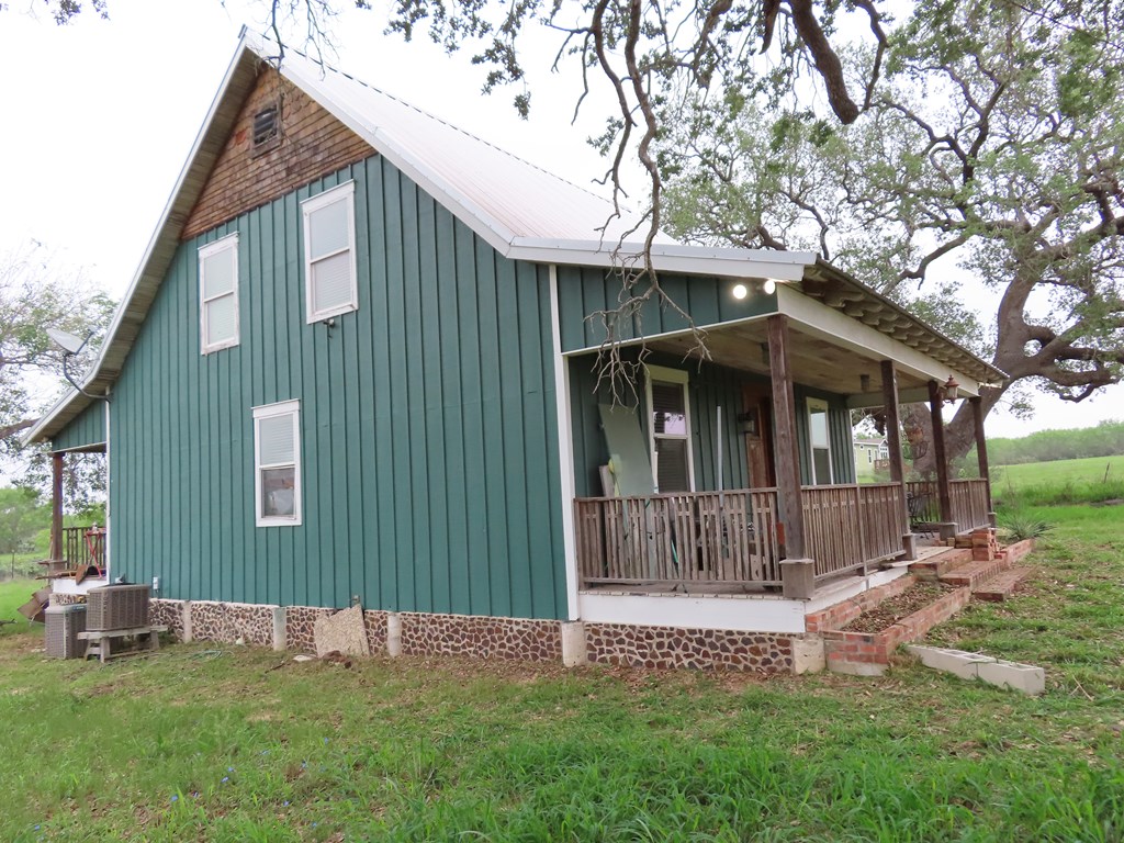 678 Tank Hollow Poteet, TX 78065 - Photo 3 of 24 Left side