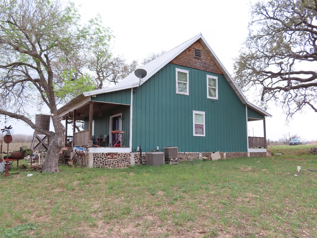 678 Tank Hollow Poteet, TX 78065 - Photo 4 of 24 Left side