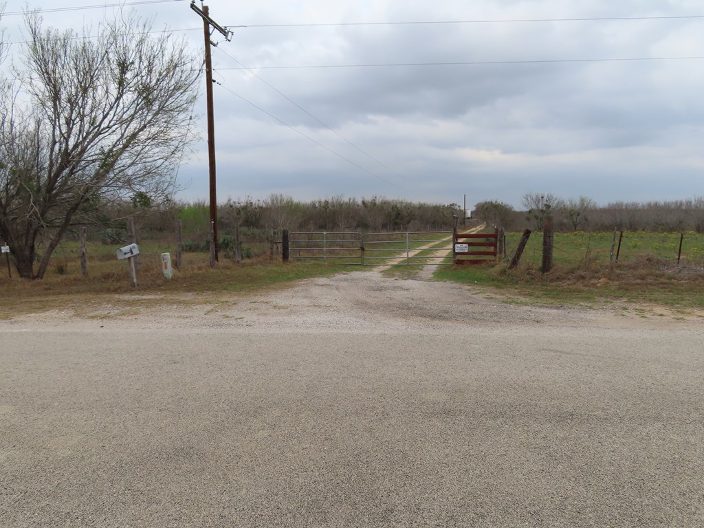 678 Tank Hollow Poteet, TX 78065 - Photo 10 of 24 Public road access
