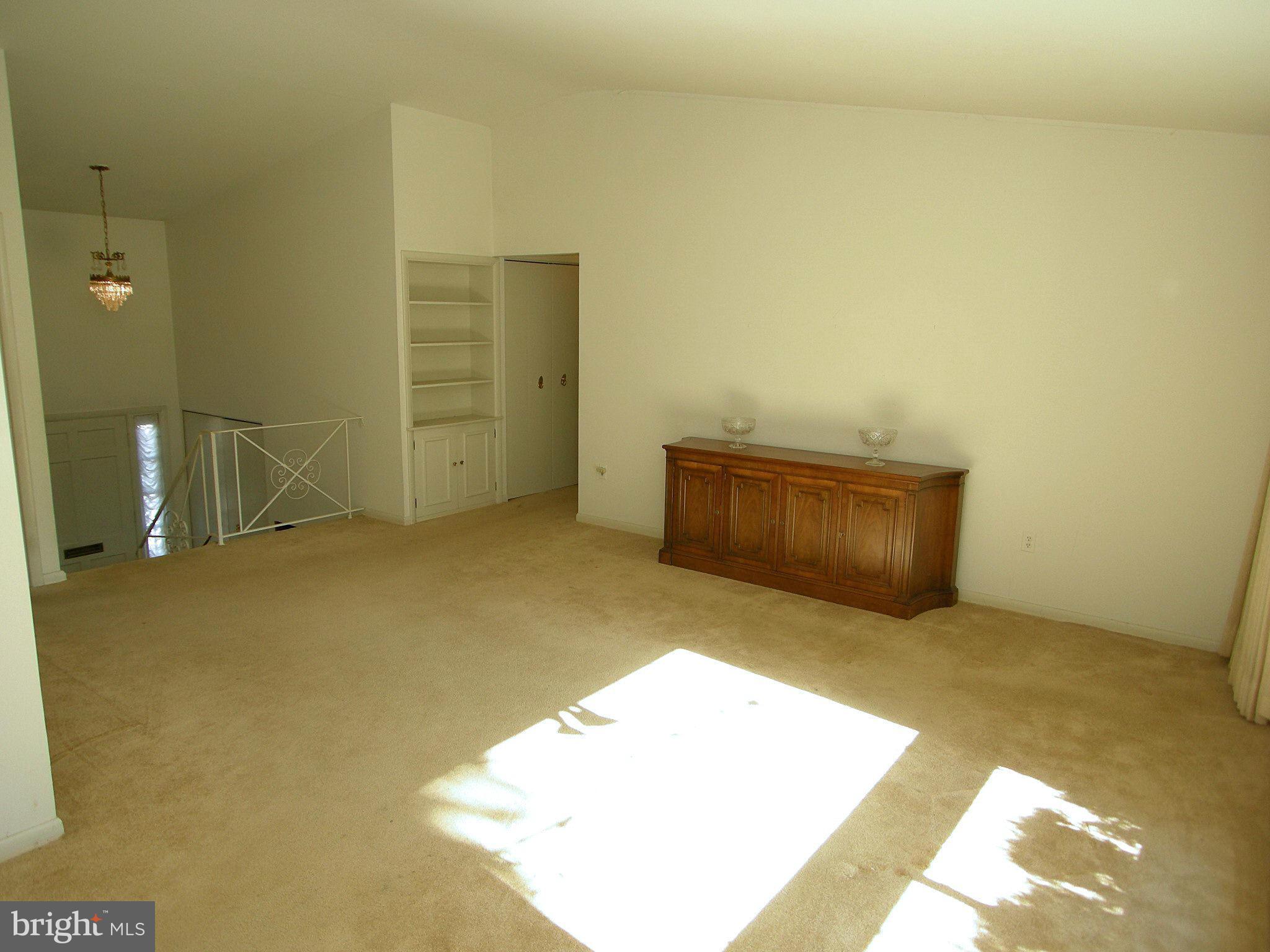 11612 Fulham Street Silver Spring, MD 20902 - Photo 4 of 16 Living Room