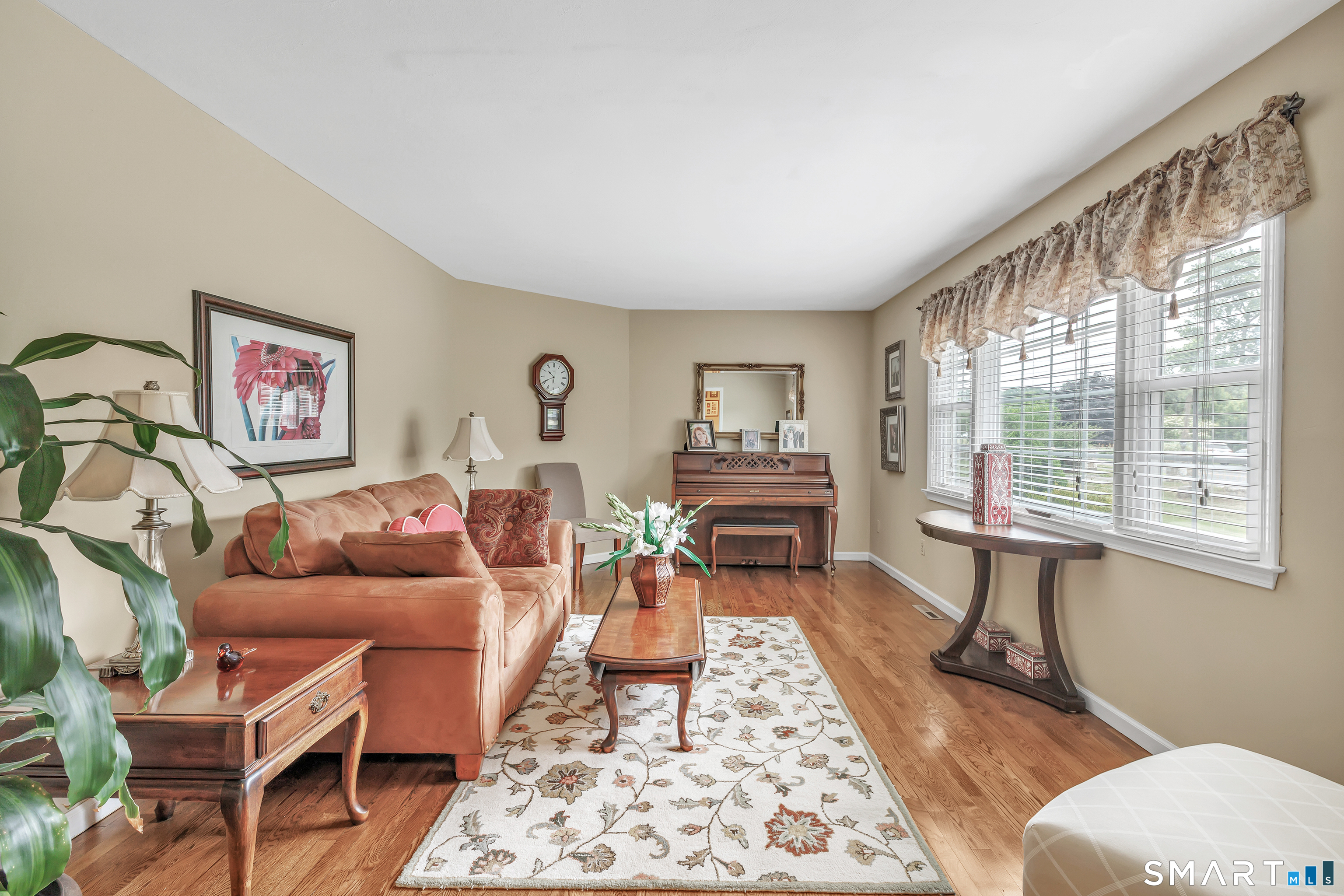 460 Stonehouse Road Trumbull, CT 06611 - Photo 5 of 25