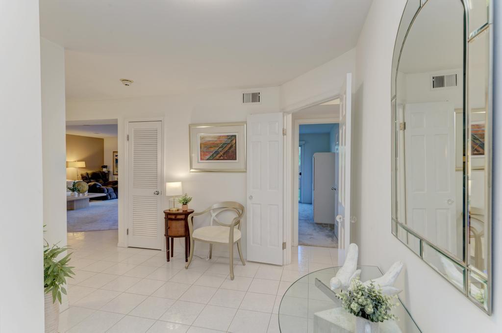 4000 Dundee Road, Unit 107 Northbrook, IL 60062 - Photo 3 of 31