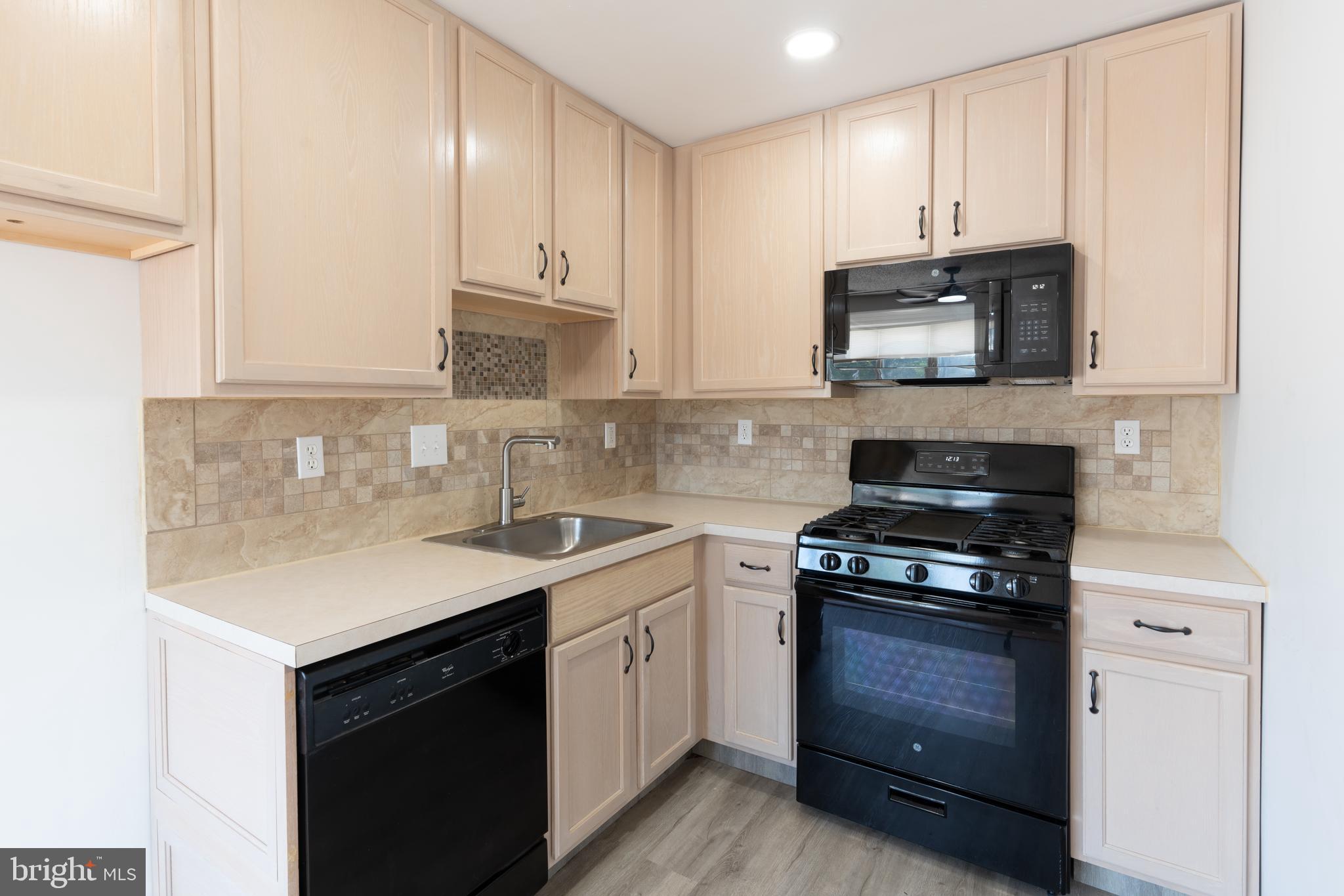 3865 Fairdale Road Philadelphia, PA 19154 - Photo 11 of 32 Gallery Image 11
