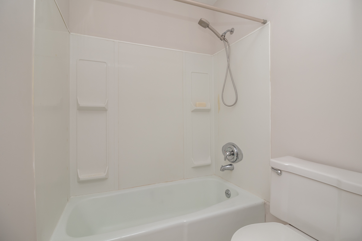 11 Cypress Square Place Elgin, IL 60123 - Photo 15 of 21 a bathroom with a bath tub with a shower