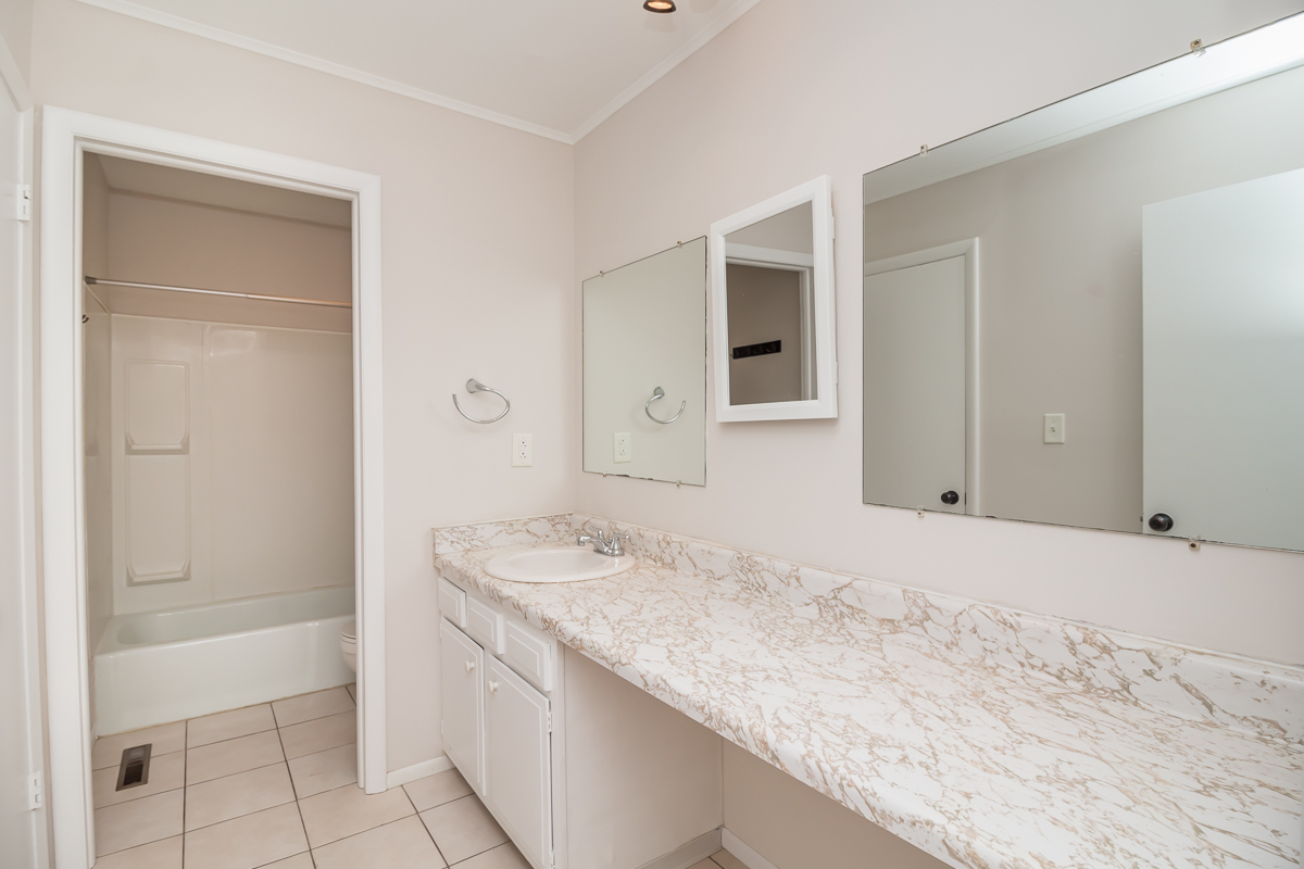11 Cypress Square Place Elgin, IL 60123 - Photo 16 of 21 a bathroom with a granite countertop sink a mirror and a bathtub