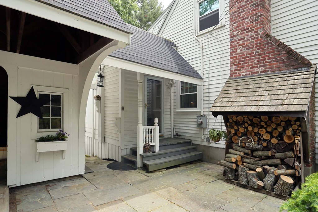342 Old Lancaster Road Sudbury, MA 01776 - Photo 4 of 25 Gallery Image 4