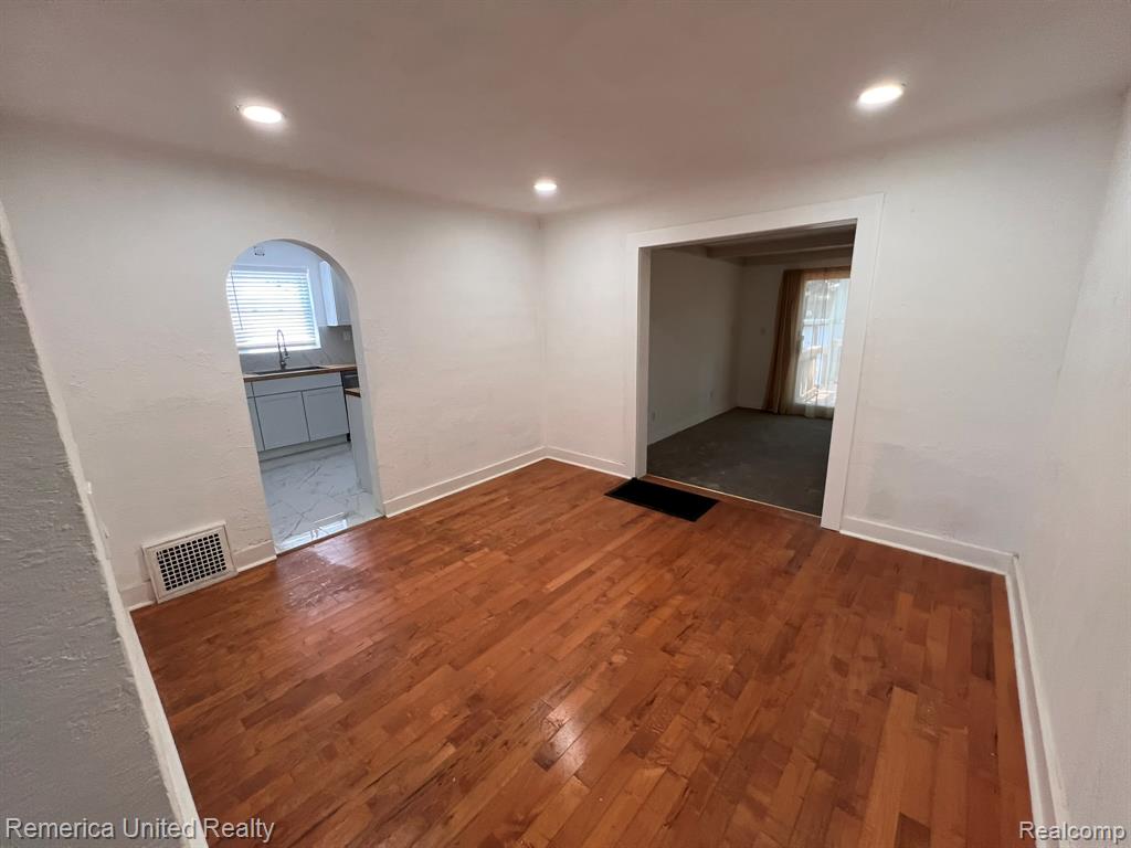 166 Cherokee Road Pontiac, MI 48341 - Photo 9 of 42