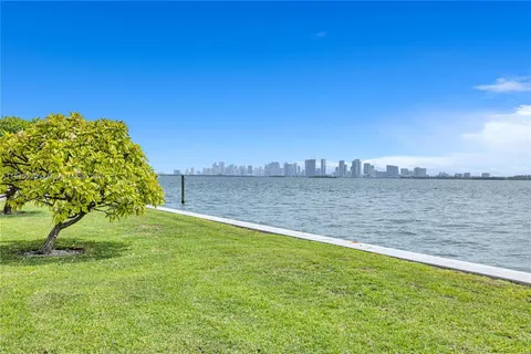 $10,750,000 | 7500 West Treasure Drive, North Bay Village, FL 33141