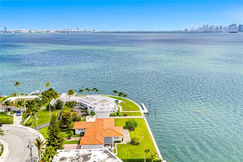 $10,750,000 | 7500 West Treasure Drive, North Bay Village, FL 33141