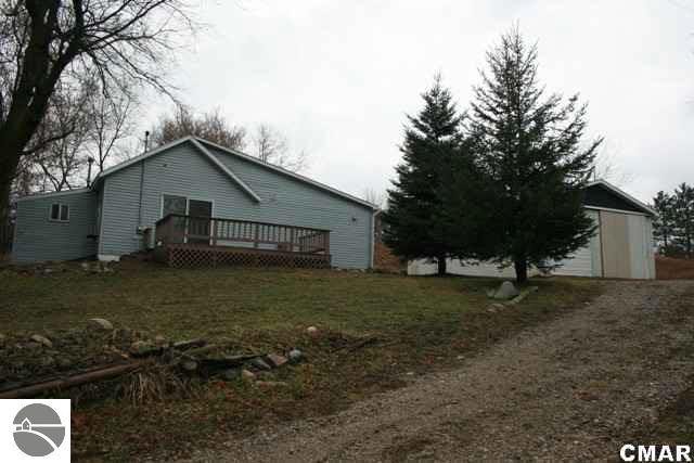 6135 South West County Line Road Blanchard, MI 49310 - Photo 22 of 25 1766680-21.JPG