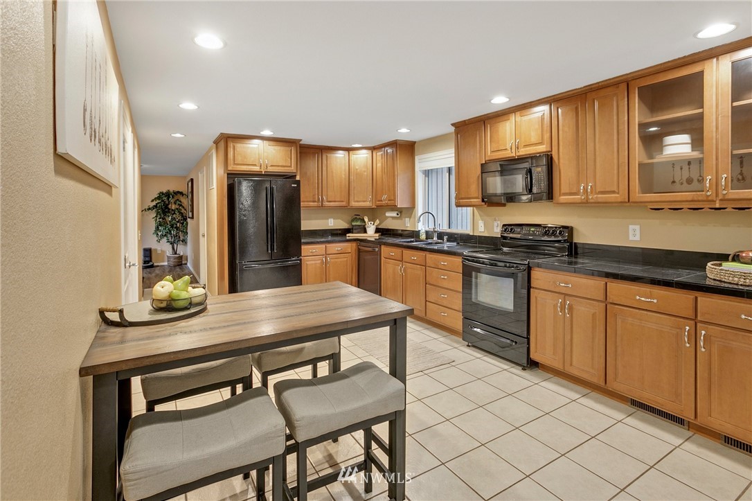 17624 Valley Cir Drive Bothell, WA 98012 - Photo 11 of 40 Gallery Image 11