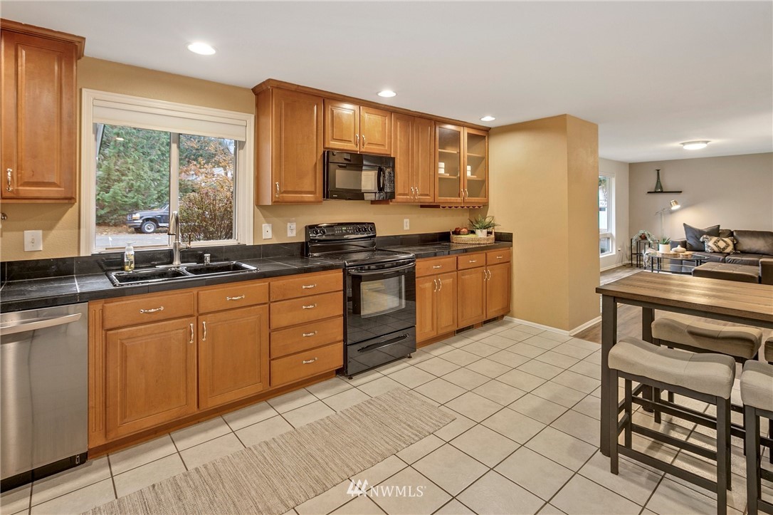 17624 Valley Cir Drive Bothell, WA 98012 - Photo 12 of 40 Gallery Image 12