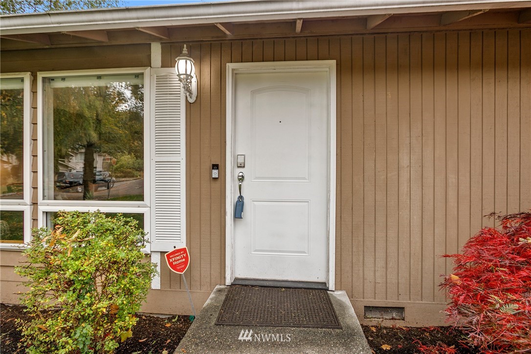 17624 Valley Cir Drive Bothell, WA 98012 - Photo 3 of 40 Gallery Image 3