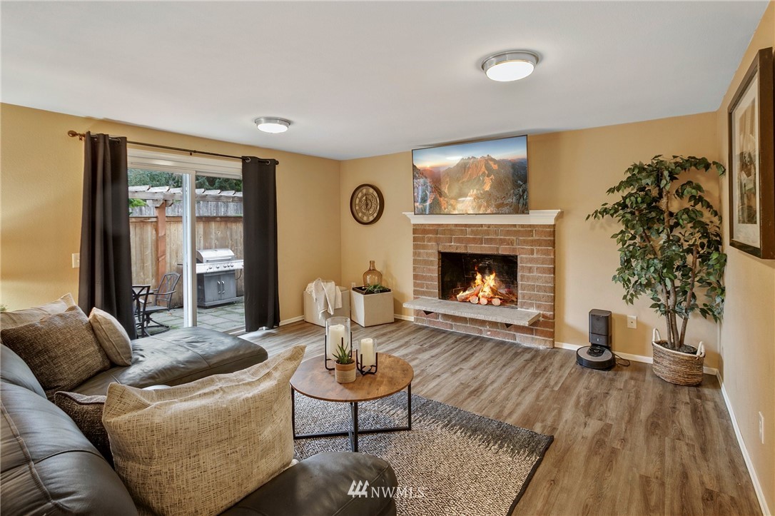 17624 Valley Cir Drive Bothell, WA 98012 - Photo 4 of 40 Gallery Image 4