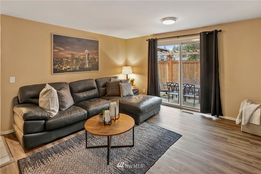 17624 Valley Cir Drive Bothell, WA 98012 - Photo 5 of 40 Gallery Image 5