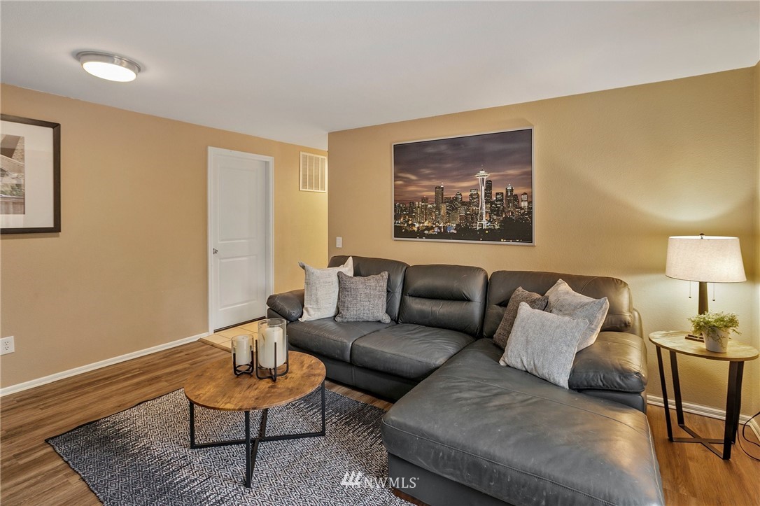 17624 Valley Cir Drive Bothell, WA 98012 - Photo 6 of 40 Gallery Image 6