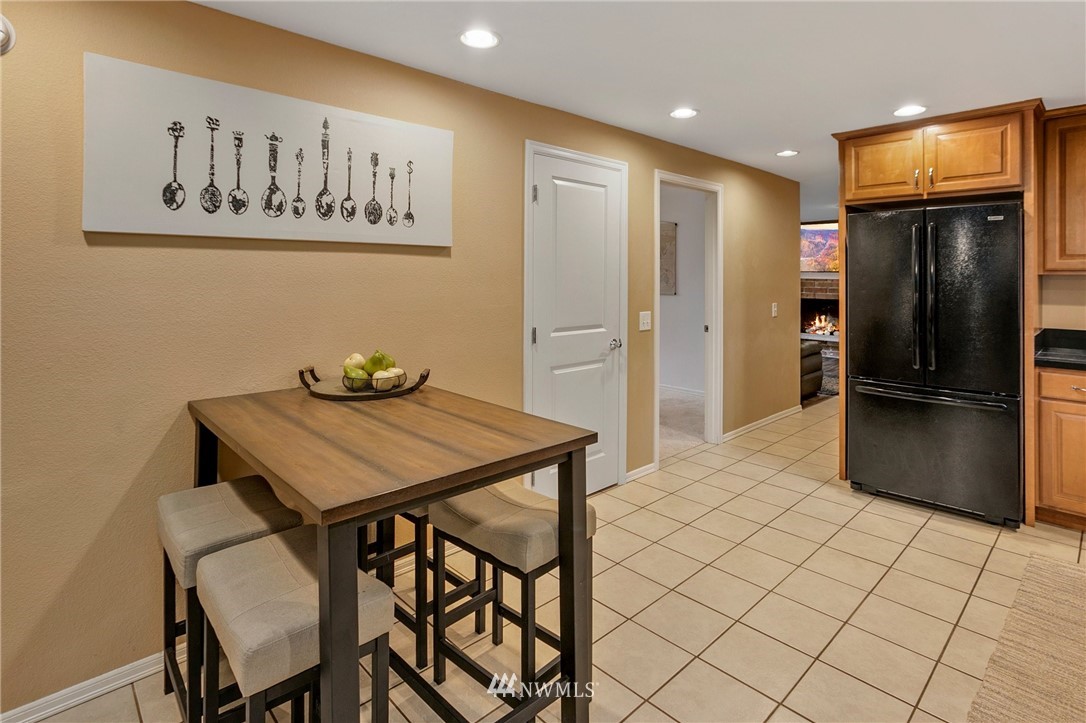 17624 Valley Cir Drive Bothell, WA 98012 - Photo 9 of 40 Gallery Image 9