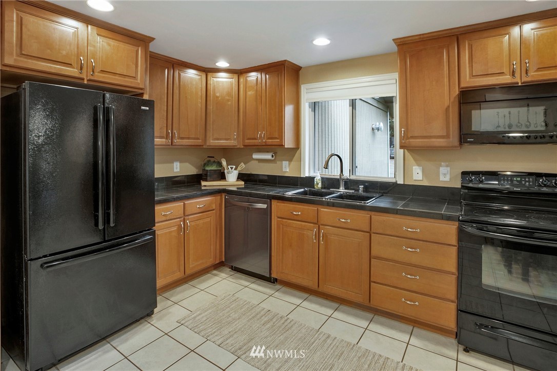 17624 Valley Cir Drive Bothell, WA 98012 - Photo 10 of 40 Gallery Image 10