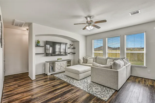 $365,000 | 352 Selah Court, Alvin, TX 77511