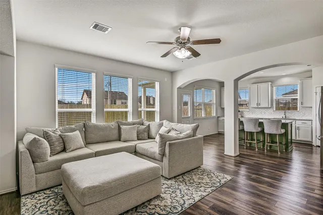 $365,000 | 352 Selah Court, Alvin, TX 77511