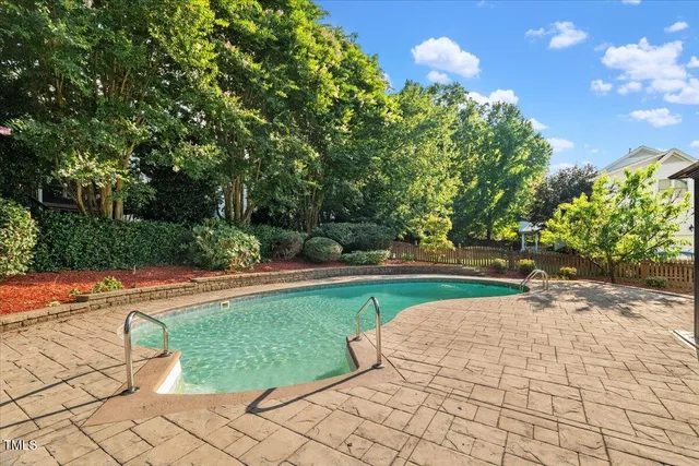 a view of porch with a back yard