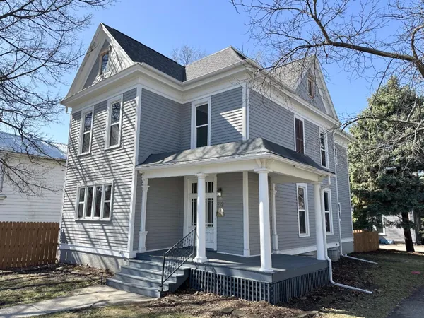 $214,900 | 712 North Roosevelt Avenue, Bloomington, IL 61701