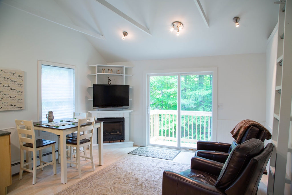 67 Grant Road Newmarket, NH 03857 - Photo 2 of 22 Gallery Image 2