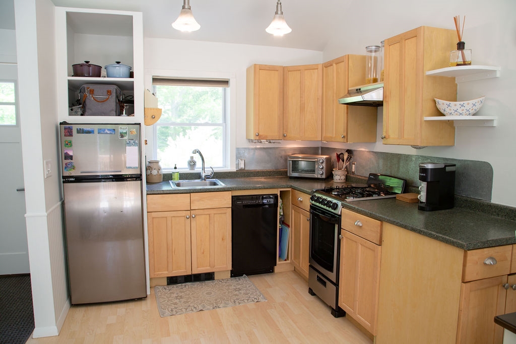67 Grant Road Newmarket, NH 03857 - Photo 4 of 22 Gallery Image 4