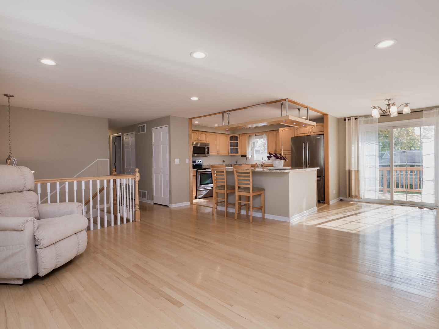 829 Pinehurst Lane Schaumburg, IL 60193 - Photo 12 of 45 a view of a livingroom with furniture and a kitchen