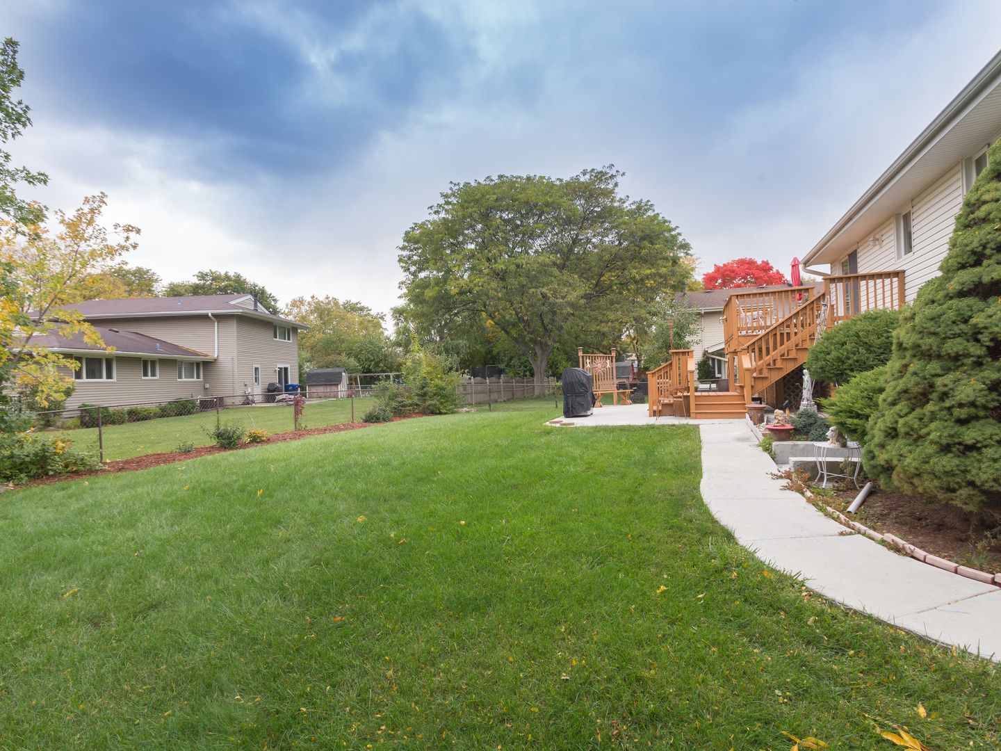 829 Pinehurst Lane Schaumburg, IL 60193 - Photo 38 of 45 a front view of a house with a yard
