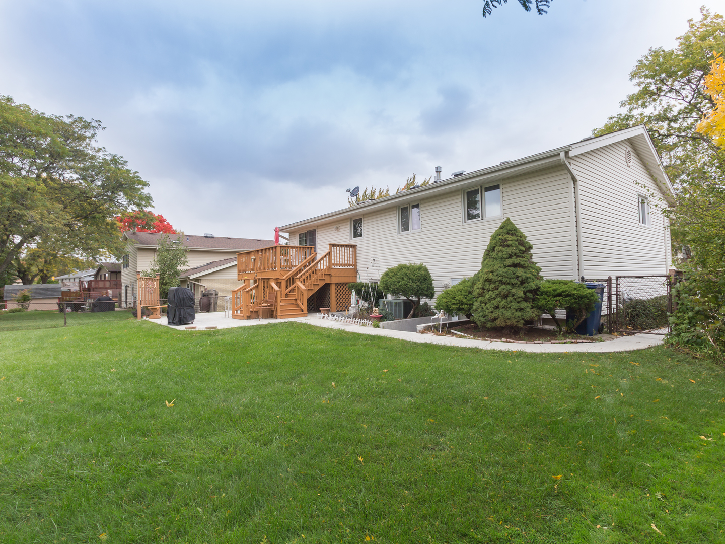 829 Pinehurst Lane Schaumburg, IL 60193 - Photo 40 of 45 a view of a back yard of the house