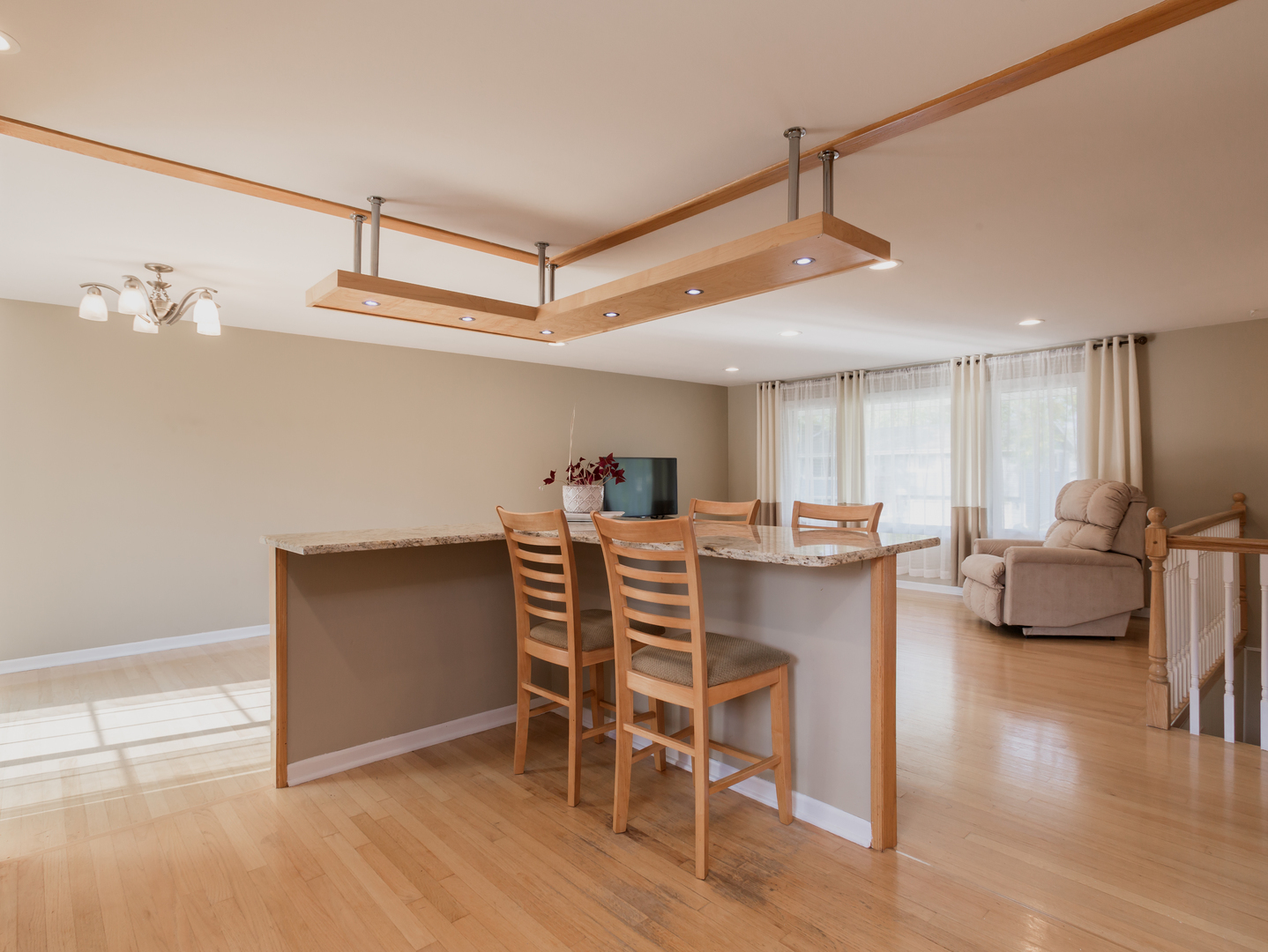 829 Pinehurst Lane Schaumburg, IL 60193 - Photo 4 of 45 a dining room with furniture and wooden floor