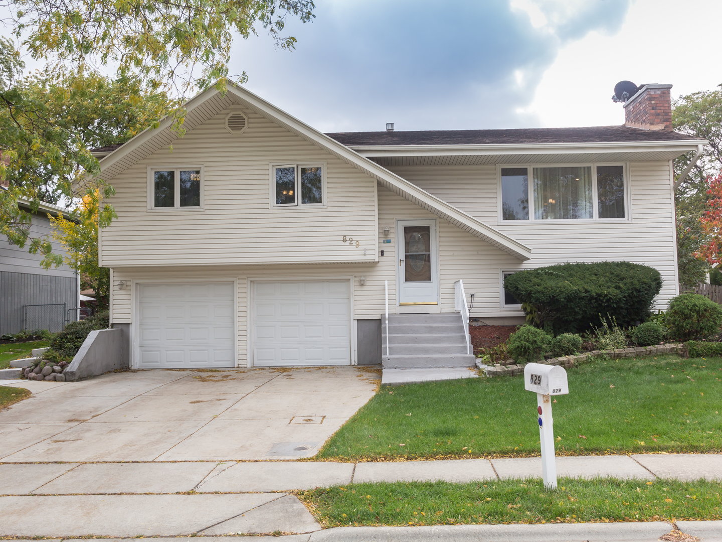 829 Pinehurst Lane Schaumburg, IL 60193 - Photo 45 of 45 a front view of a house with a yard and a garage