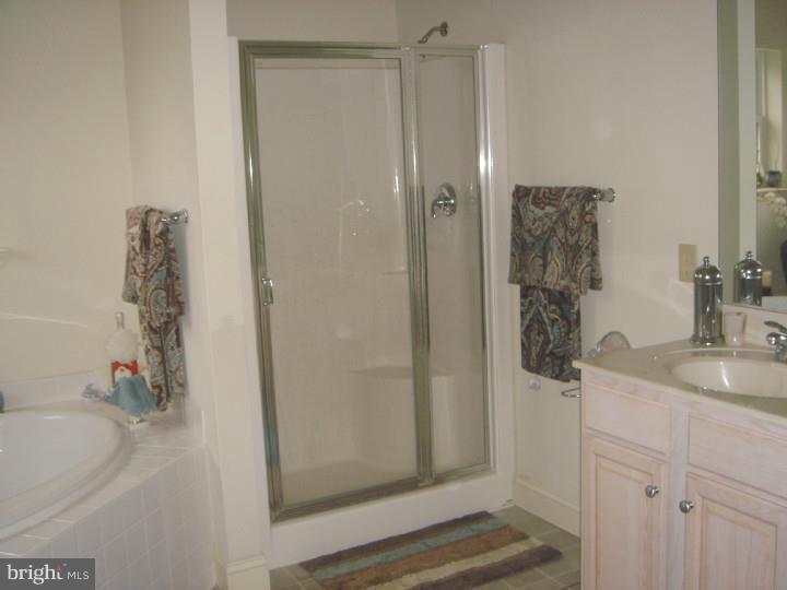 2 High Pointe Ridge Sicklerville, NJ 08081 - Photo 16 of 22 Master Bathroom